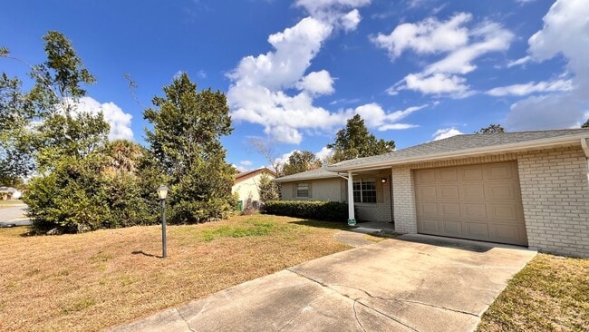 Building Photo - Charming 2-Bedroom Home with Solar Panels ...