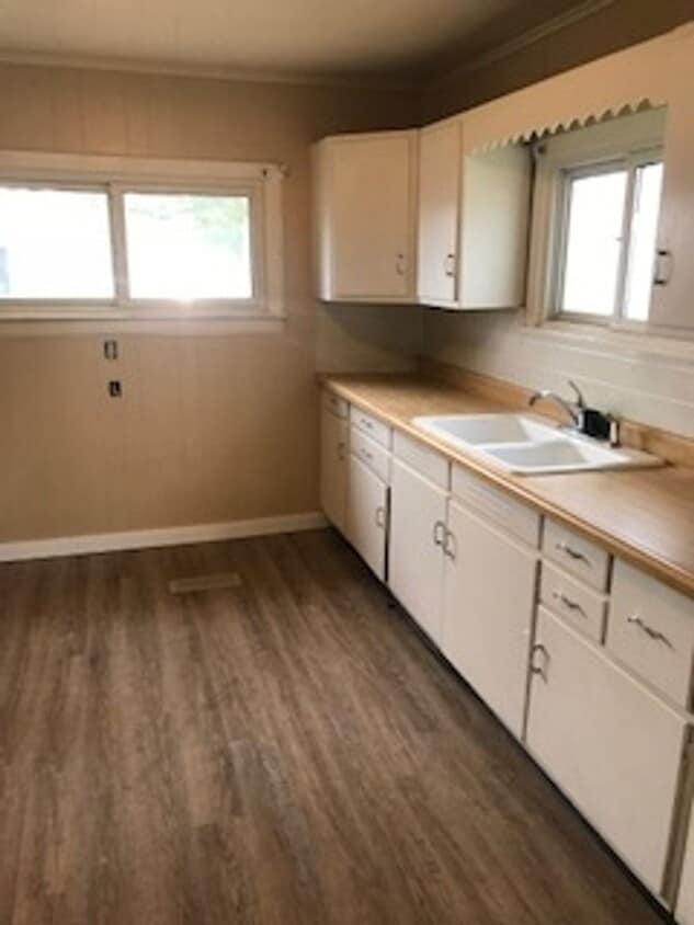 Building Photo - 2 Bedroom, 1 Bath