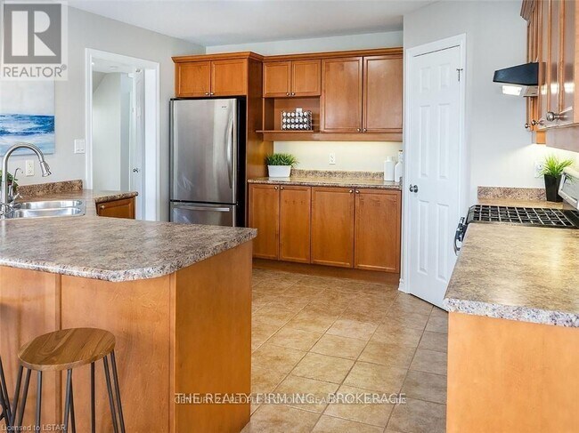 Building Photo - 689 N Leaksdale Cir