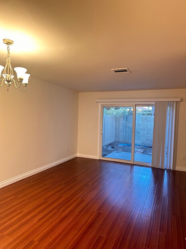 Foto del edificio - 13557 1/4 Village Dr