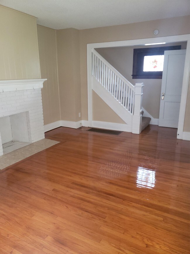 Foto del edificio - 2327 Eastbrook Dr