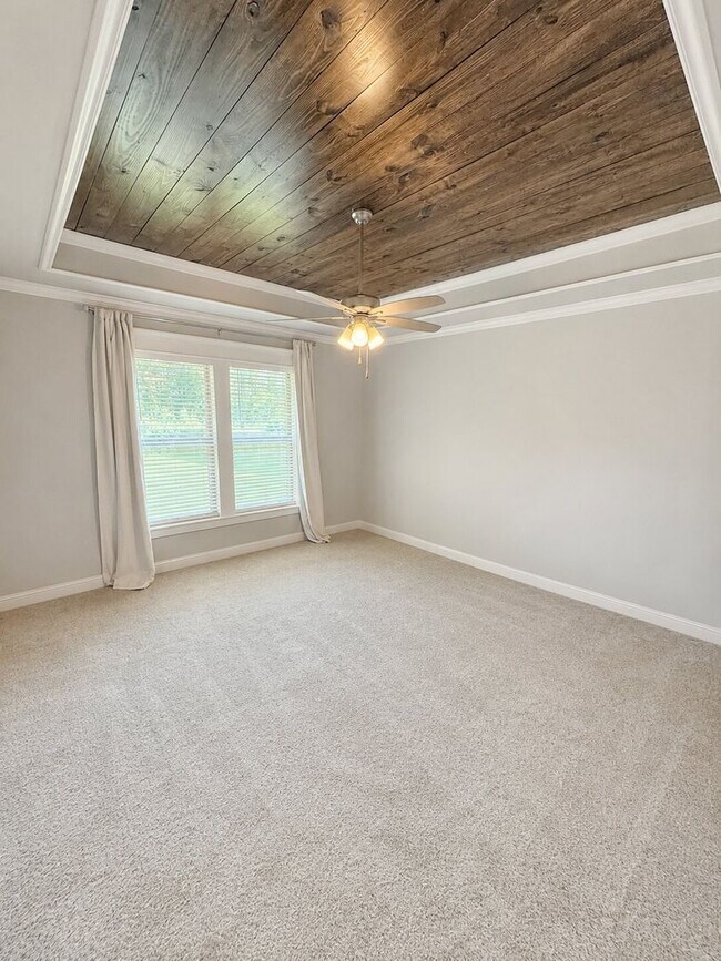Foto del edificio - Forest Hills Subdivision!