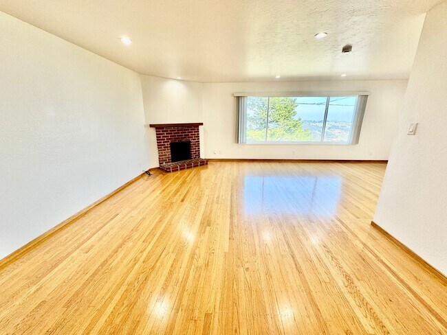 Foto del edificio - Updated Upstairs 3Bed/2Ba Home in Daly City with Views!