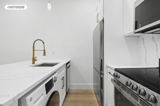 Building Photo - 202 W 96th St