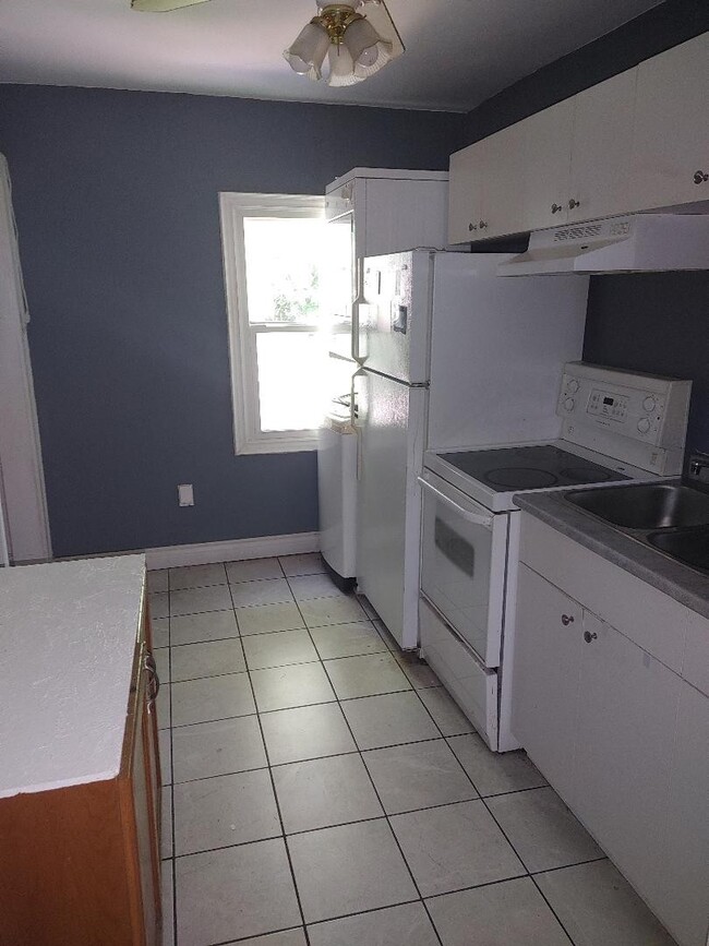 Building Photo - 1184 Moy Av