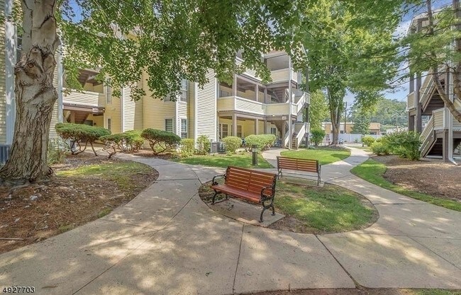 Building Photo - 702 Pinehurst Ct