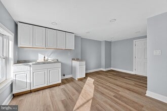 Building Photo - 11 N Willow St