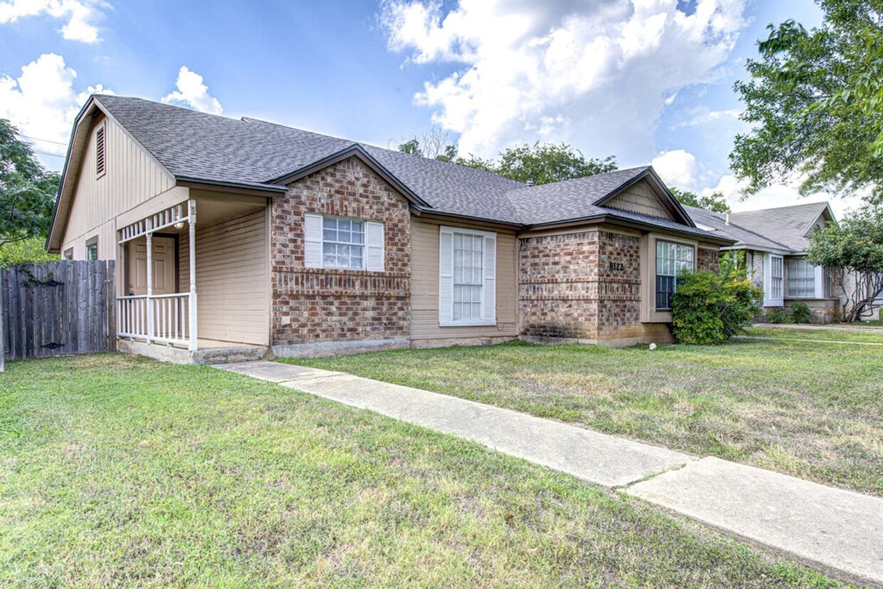 Foto principal - 8122 West Gate Blvd
