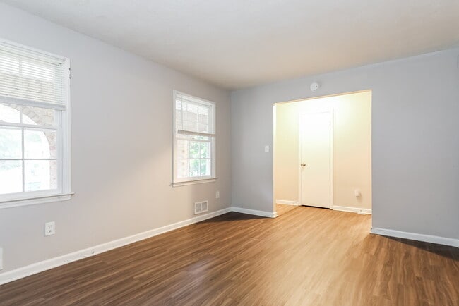 Foto del edificio - 235 Hurst Point