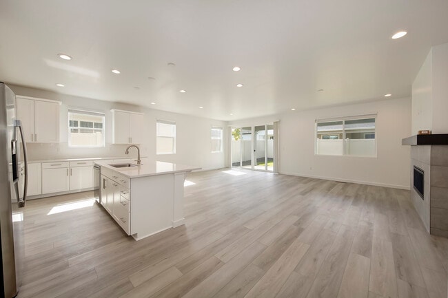 Building Photo - 11171 W Heliopsis Dr