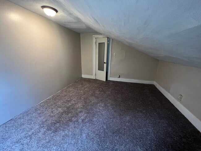 1st Bedroom - 405 Oneida St