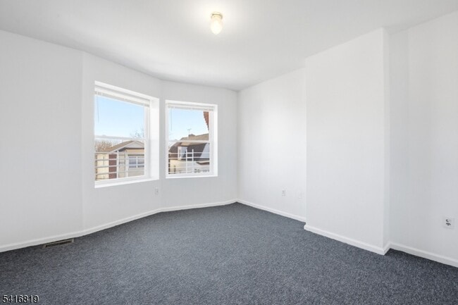 Building Photo - 44 1/2 3rd Street Unit