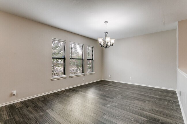 Foto del edificio - Spacious 3-bedroom home in the highly desirable Parkwood Subdivision