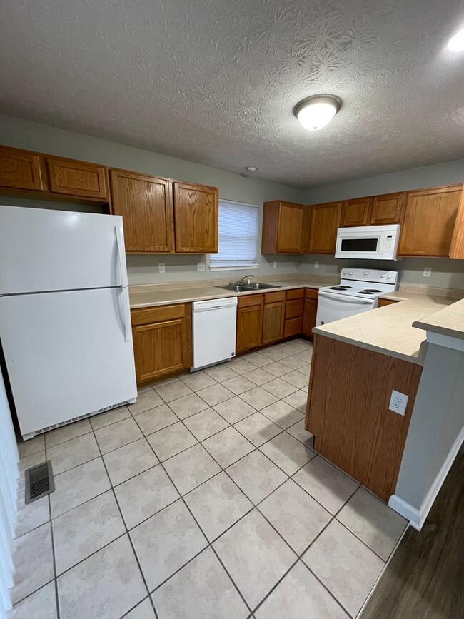 3891-3895 Ledyard- FEATHERSTON - 3891-3895 Ledyard- FEATHERSTON Apartment