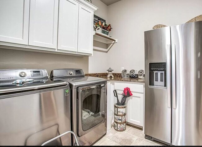 shared laundry room - 5177 Hollow Way