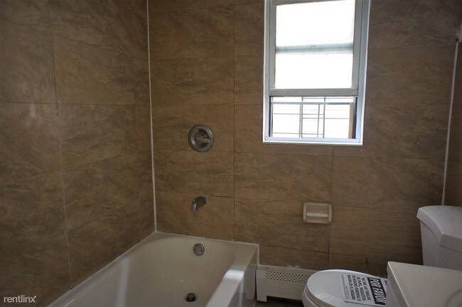 Foto del edificio - 5 br, 1 bath  - 766 Jackson Ave