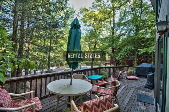 Foto del edificio - 4 bedroom in Hamlin PA 18427