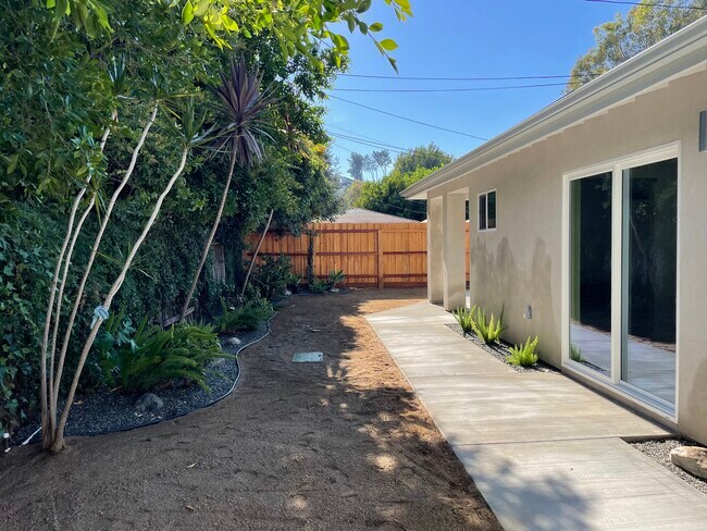 Building Photo - 5173 Alhama Dr