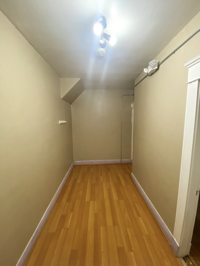 Atrium - 975-1 Middlesex St