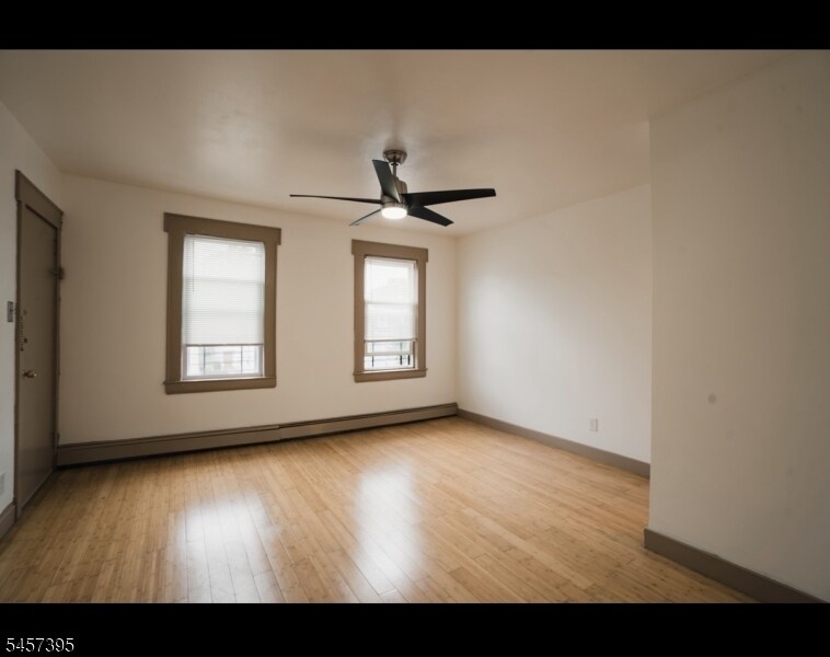 Foto del edificio - 229 Renner Ave