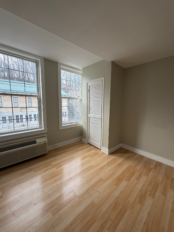 Building Photo - 231 Main St