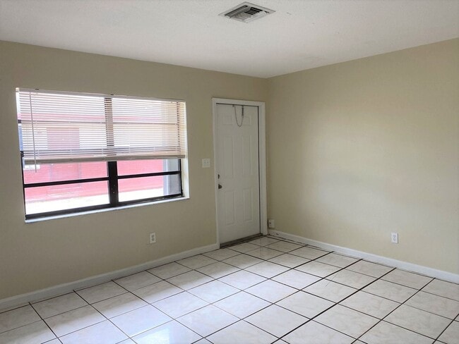 Building Photo - 4051 SW 23rd St