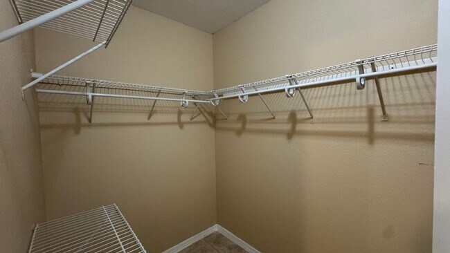 Foto del edificio - Welcome to Your Ground Floor 1 Bed, 1 Bath...