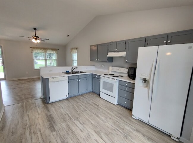 Building Photo - 6635 E Sweetbriar Trail