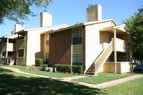 Building Photo - 14100 Thermal Dr