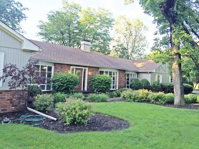 Frente exterior - 883 Oakhurst Ln