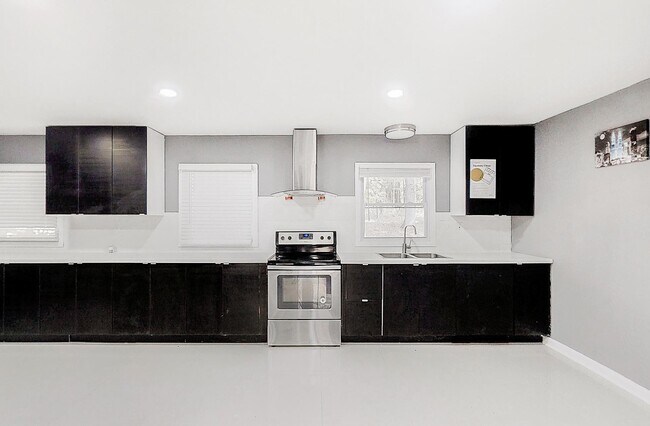 Building Photo - 2565 Lantern Ln