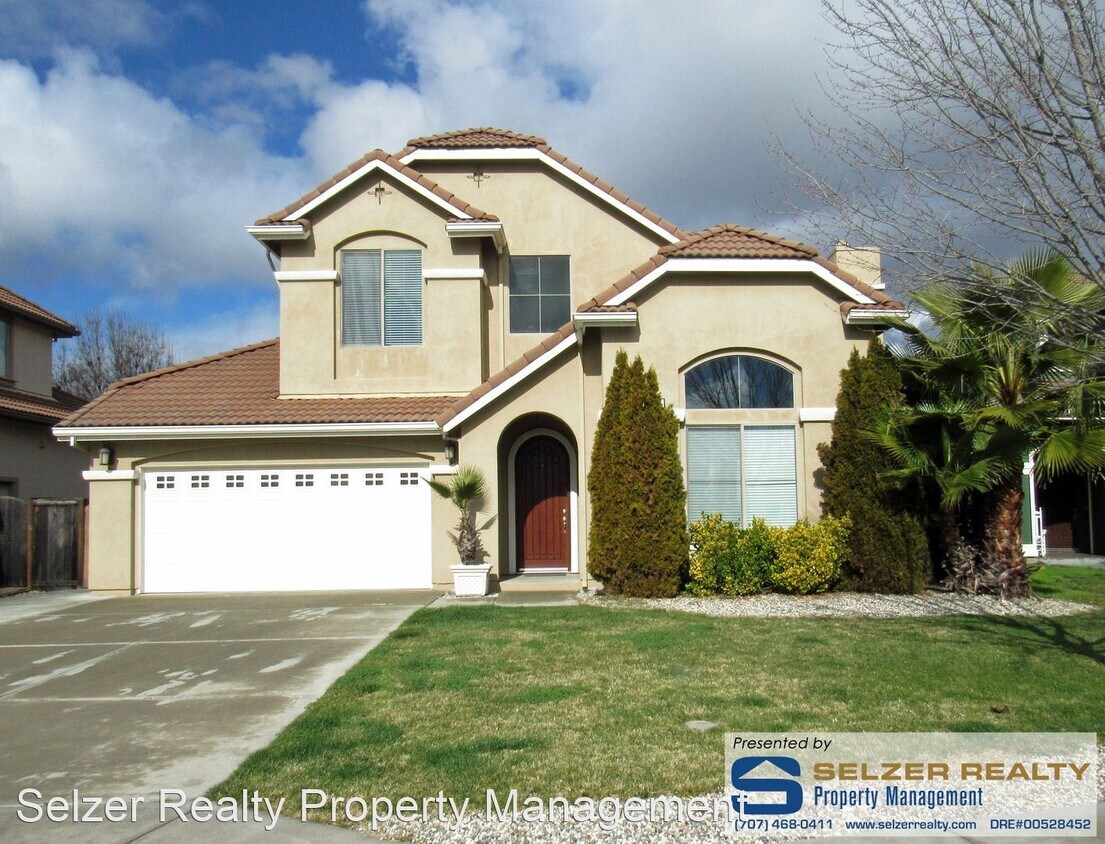 Primary Photo - 4 br, 2.5 bath House - 464 Riverview Dr.