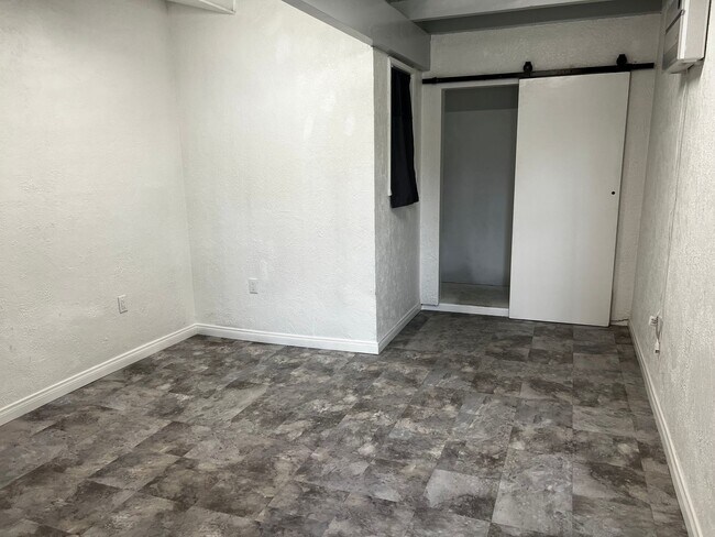 Foto del edificio - Remodeled 1 Bed 1 Bath House for Rent in W...