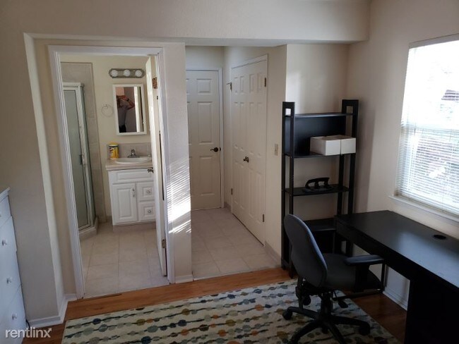 Building Photo - 1 br, 1 bath Apartment - 34 Via Buena Vista