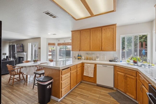 Building Photo - 1009 Garden St