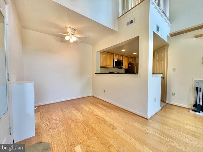 Building Photo - 927 Hillside Lake Terrace