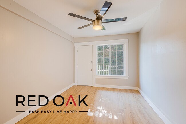 Foto del edificio - Cozy, Sun-Drenched Three Bedroom with Larg...