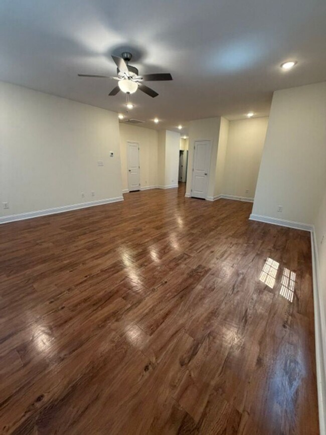 Foto del edificio - 811 Linwood Ave