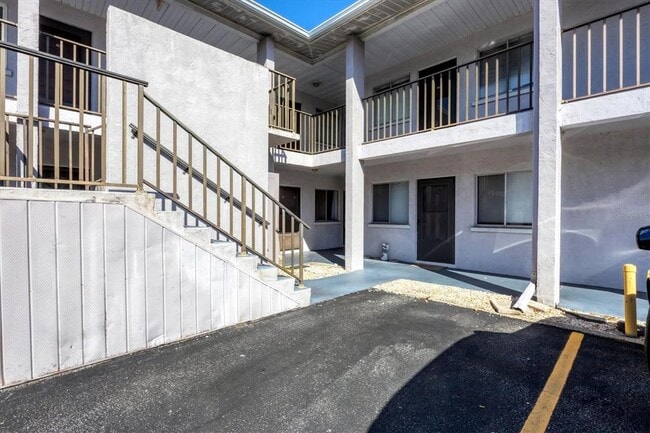 Foto del edificio - 3101 Bee Ridge Rd