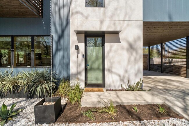 Foto del edificio - 1411 Haskell St
