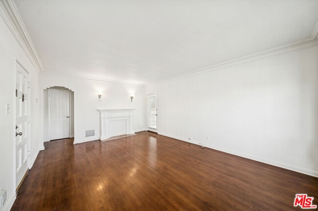 Foto del edificio - 7758 Rosewood Ave