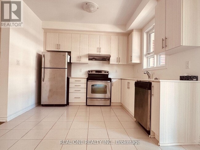 Building Photo - 70 Chicago Ln