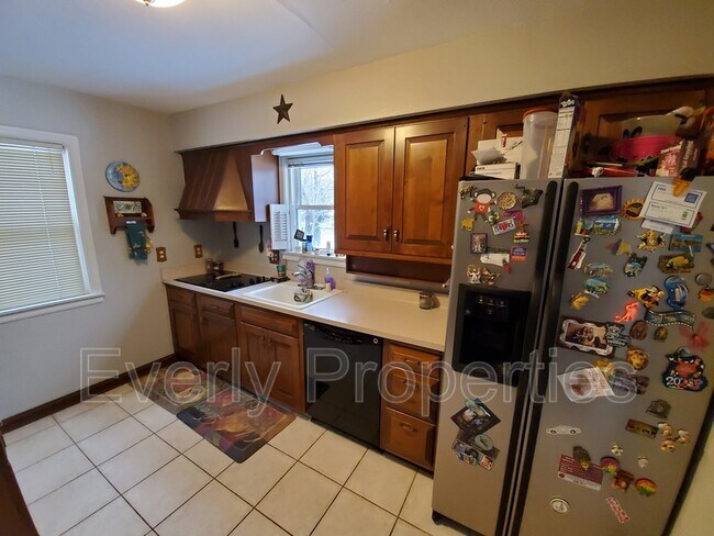 Building Photo - 475 N Lynnwood Ln