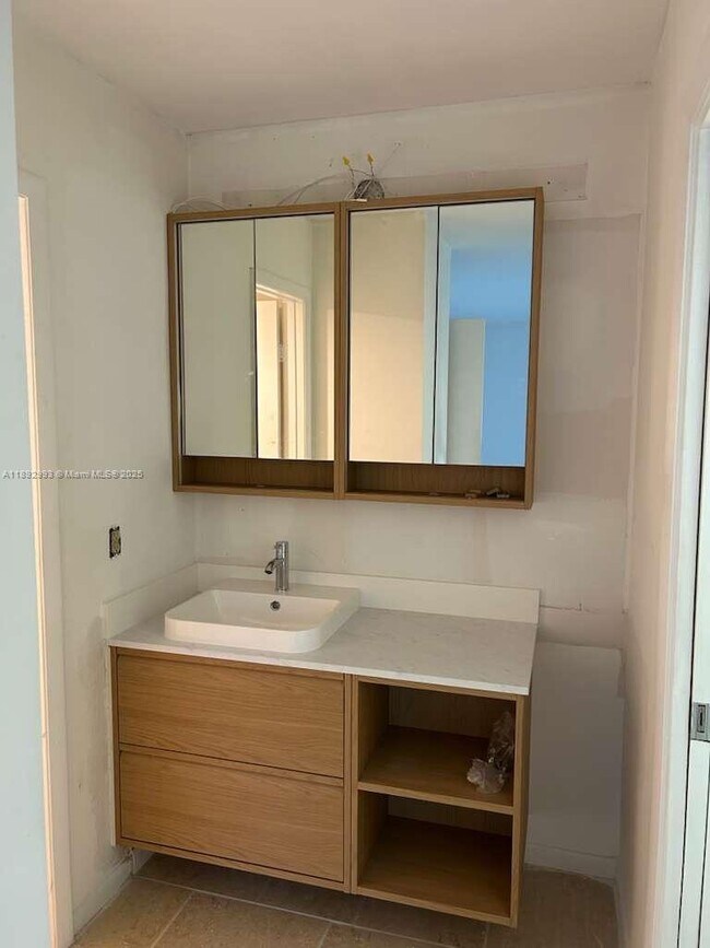 Foto del edificio - 4780 NW 102nd Ave