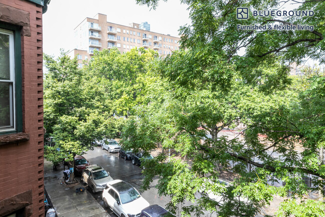 Building Photo - 302 5th St