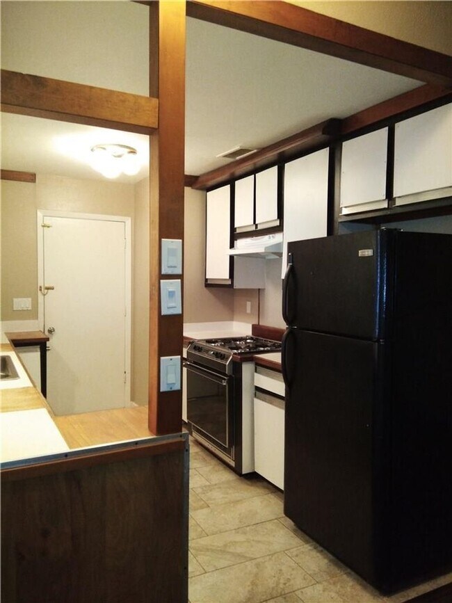 Building Photo - Cozy 3 Bed / 2 Bath Single-Family Home for...