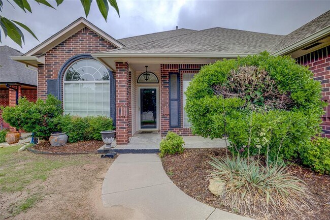 Foto del edificio - 913 Elm Creek Dr