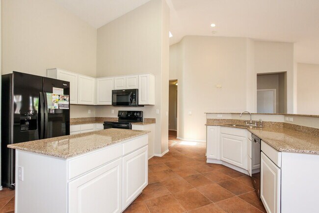 Foto del edificio - 12906 W Valentine Ave