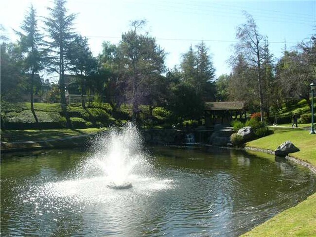 Building Photo - Charming 3 bedroom 2 bath home in the desi...