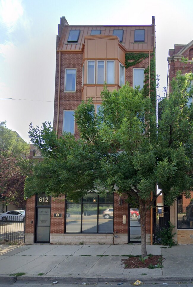 Building Photo - 612 S Western Ave